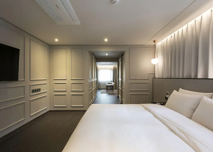 Hound Yeonsan Hotel Busan