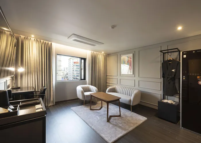 Hound Yeonsan Hotel Busan